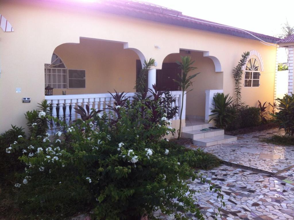 Dream Nest Hotel Brufut Exterior photo